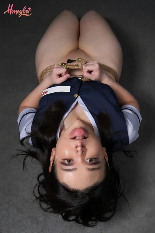 Skye Li — AI girlfriend on Honeybot